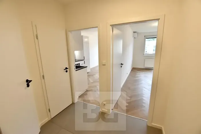 Pronájem bytu 2+kk, Praha - Karlín, Křižíkova, 50 m2