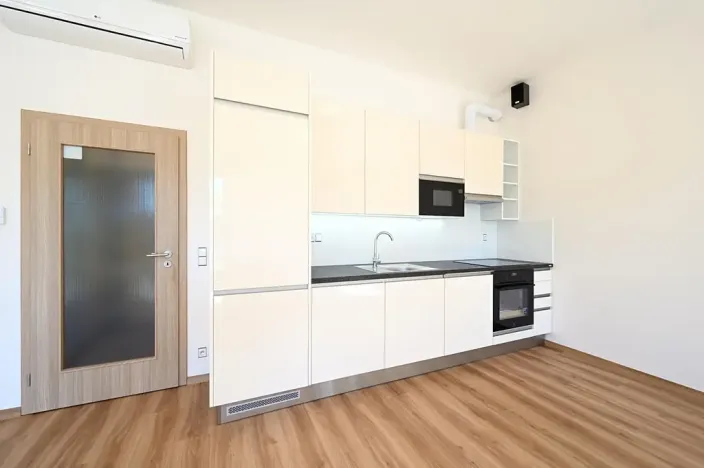 Pronájem bytu 1+kk, Praha - Liboc, Evropská, 51 m2