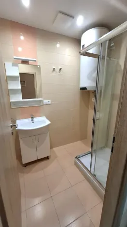 Pronájem bytu 3+1, Praha - Kobylisy, Vršní, 64 m2