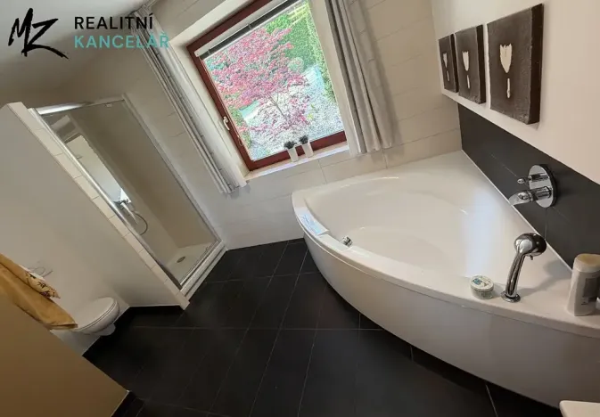 Prodej rodinného domu, Slatinky, 258 m2