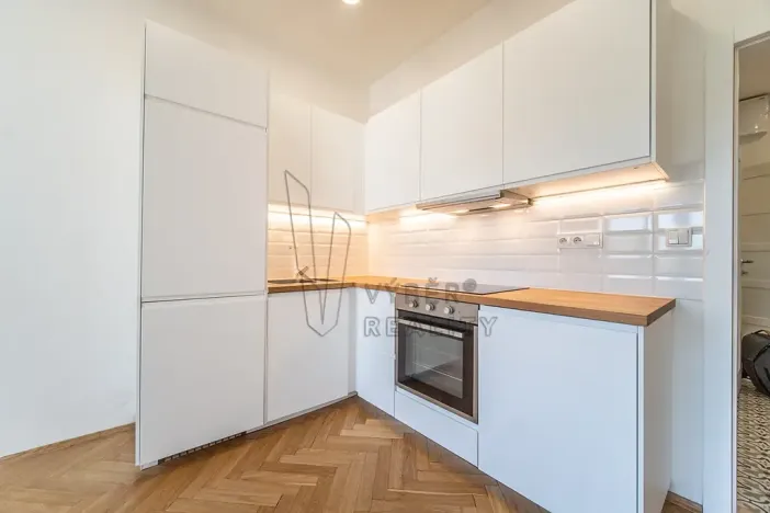 Pronájem bytu 1+kk, Praha - Smíchov, Nádražní, 28 m2