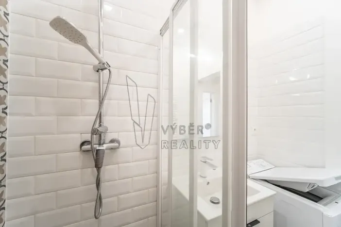 Pronájem bytu 1+kk, Praha - Smíchov, Nádražní, 28 m2