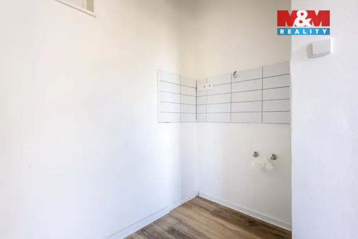 Pronájem obchodního prostoru, Nový Bor, Tržní náměstí, 53 m2