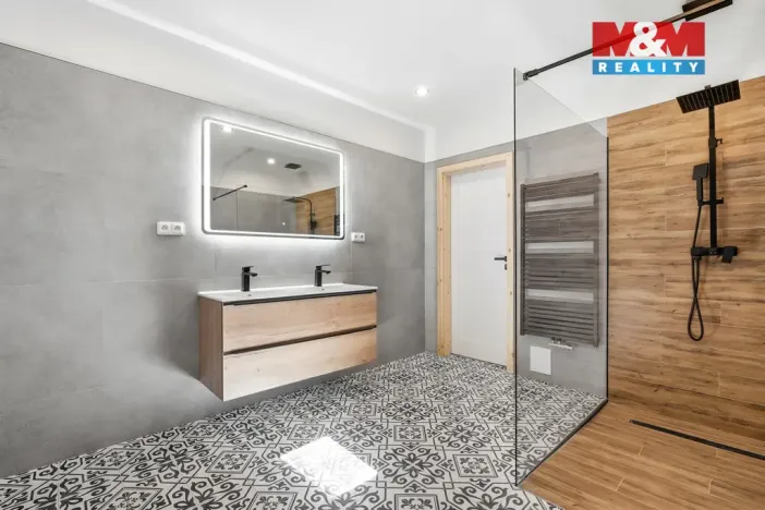 Prodej rodinného domu, Železný Brod - Bzí, 313 m2