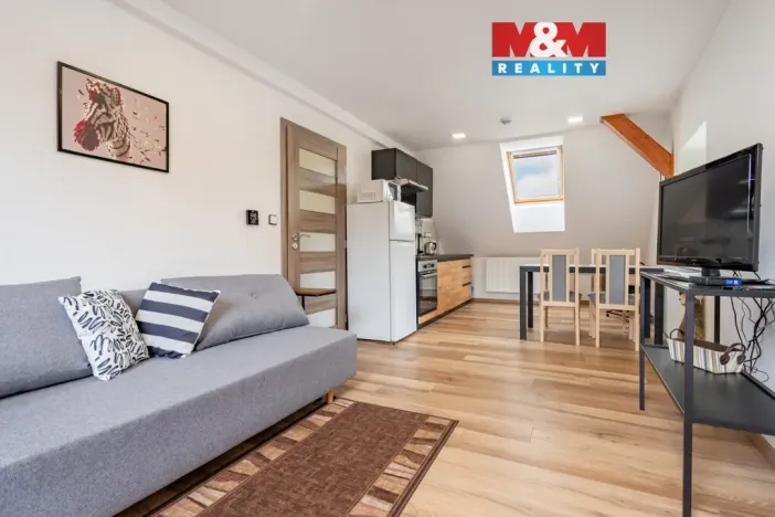 Pronájem atypického bytu, Hoštice, 60 m2