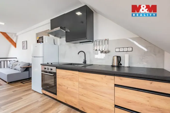 Pronájem atypického bytu, Hoštice, 60 m2