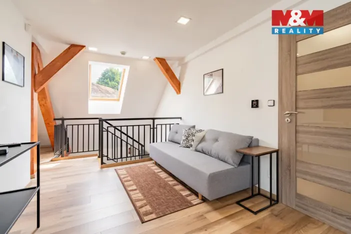 Pronájem atypického bytu, Hoštice, 60 m2