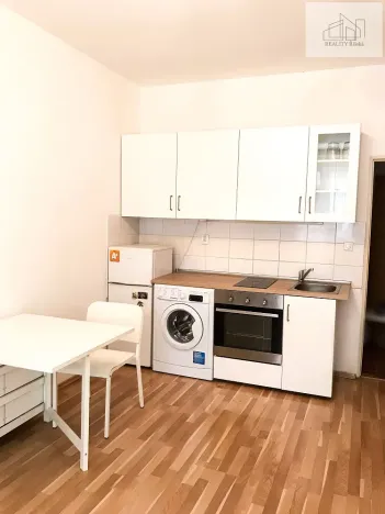 Pronájem bytu 1+kk, Praha - Karlín, Křižíkova, 24 m2