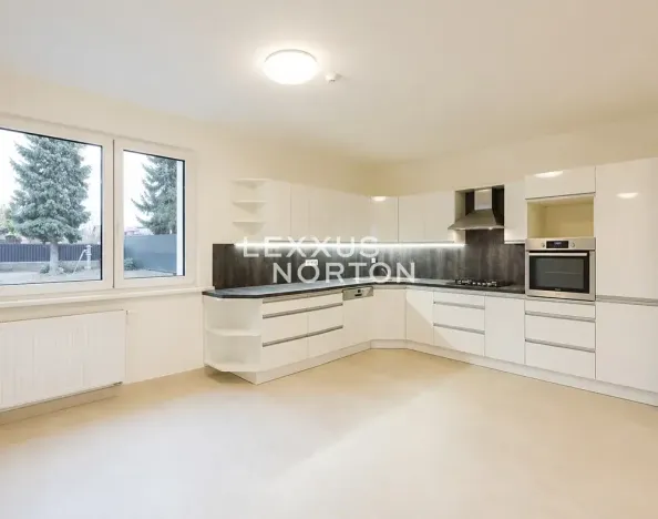 Pronájem vily, Praha, Ke smrčině, 260 m2