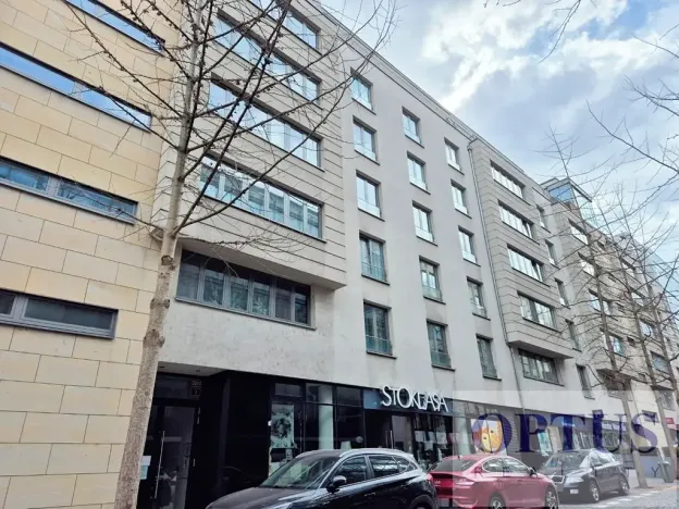 Pronájem garážového stání, Praha - Smíchov, Karla Engliše, 14 m2