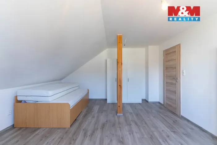 Prodej rodinného domu, Okrouhlá, 222 m2
