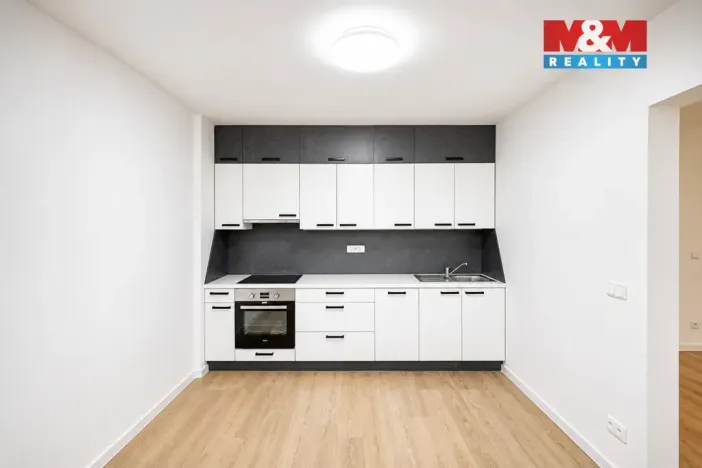 Prodej činžovního domu, Karlovy Vary - Tašovice, Česká, 200 m2