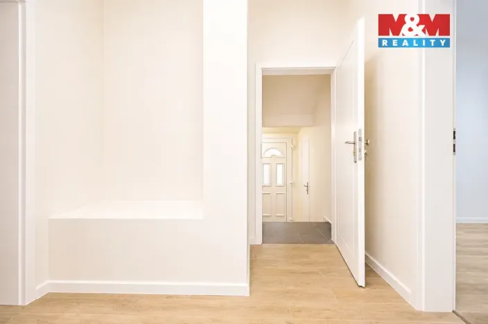 Prodej činžovního domu, Karlovy Vary - Tašovice, Česká, 200 m2
