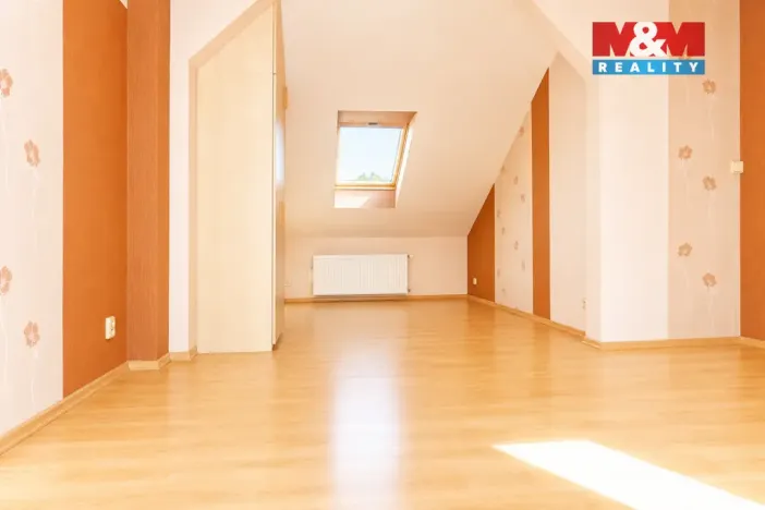 Prodej činžovního domu, Karlovy Vary - Tašovice, Česká, 200 m2