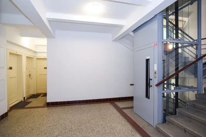 Pronájem bytu 1+kk, Praha - Vinohrady, Šrobárova, 28 m2