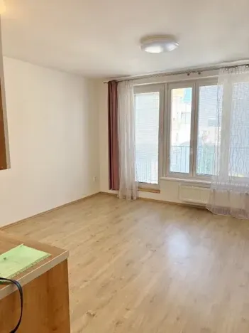 Pronájem bytu 1+kk, Praha, Počernická, 35 m2