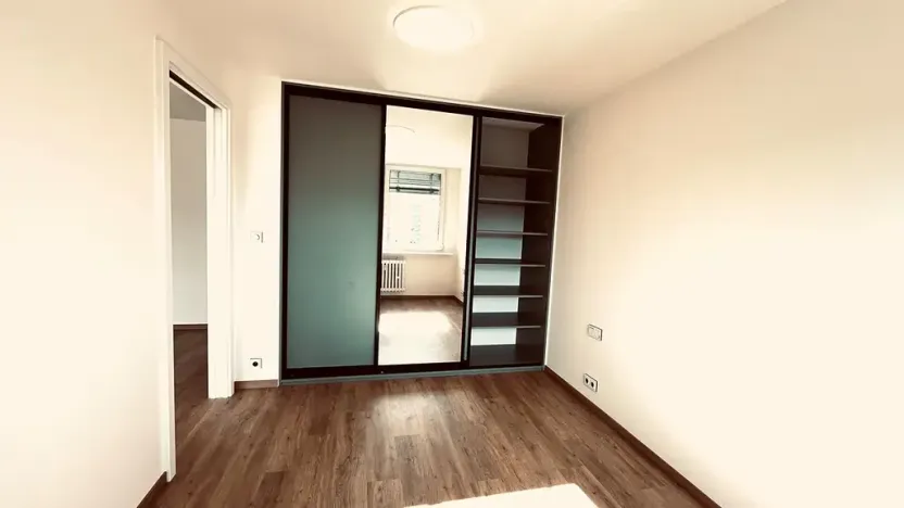 Pronájem bytu 2+kk, Praha - Kobylisy, Taussigova, 48 m2