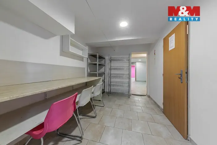 Prodej obchodního prostoru, Karlovy Vary - Drahovice, Vítězná, 147 m2