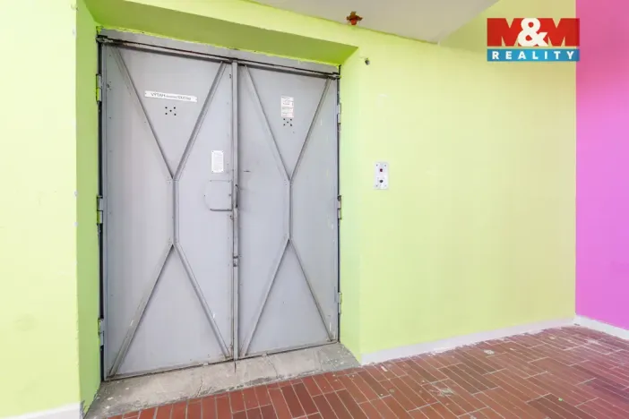 Prodej obchodního prostoru, Žďár nad Sázavou, nám. Republiky, 500 m2