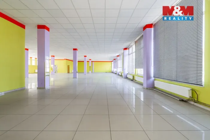 Prodej obchodního prostoru, Žďár nad Sázavou, nám. Republiky, 500 m2
