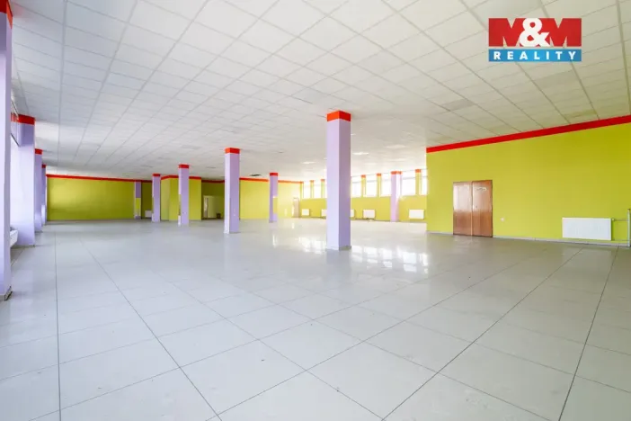 Prodej obchodního prostoru, Žďár nad Sázavou, nám. Republiky, 500 m2