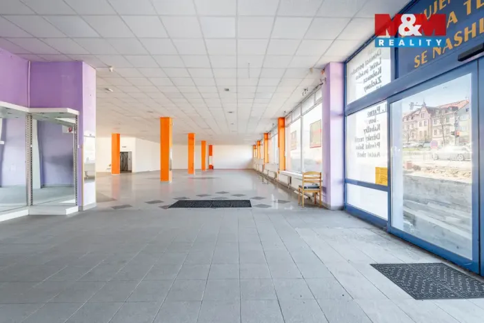 Prodej obchodního prostoru, Žďár nad Sázavou, nám. Republiky, 500 m2