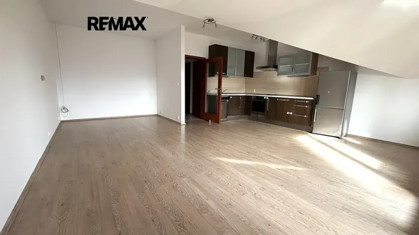 Prodej bytu 1+kk, Nupaky, Za Hotelem, 52 m2