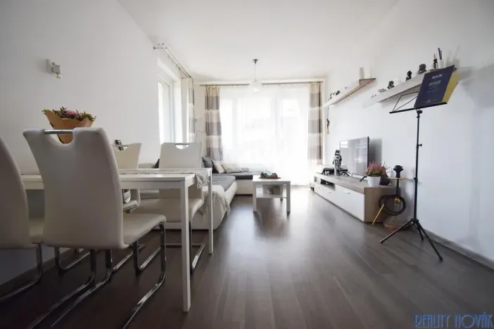 Pronájem bytu 2+kk, Praha - Štěrboholy, Kryšpínova, 60 m2