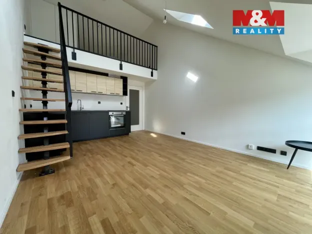 Pronájem bytu 1+kk, Praha - Vršovice, Krymská, 44 m2
