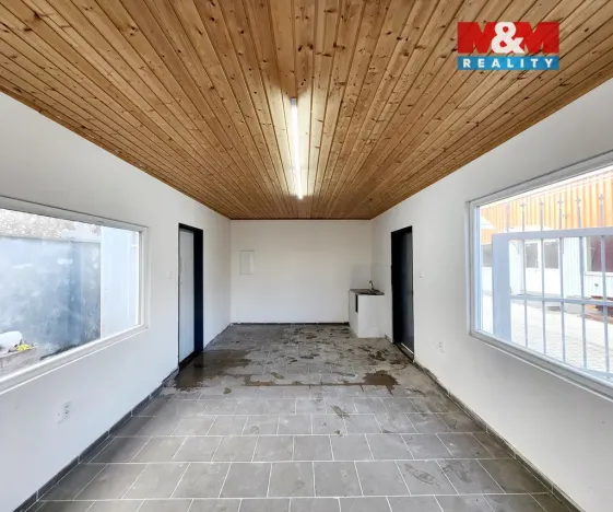 Pronájem obchodního prostoru, Praha - Uhříněves, Přátelství, 38 m2