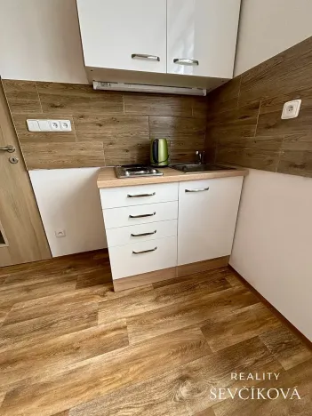 Pronájem bytu 2+kk, Dobřenice, 46 m2