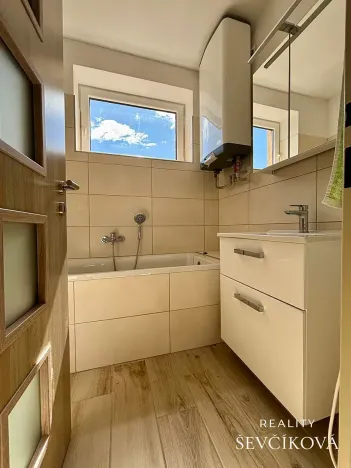Pronájem bytu 2+kk, Dobřenice, 46 m2