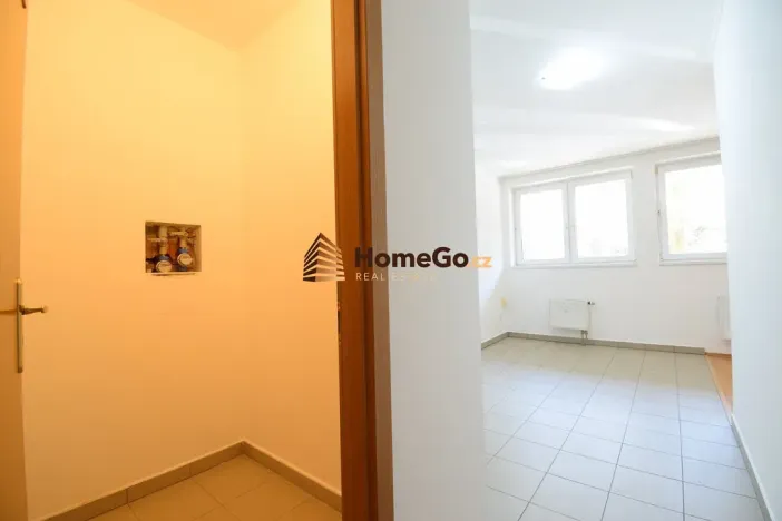 Pronájem bytu 1+kk, Praha - Troja, K Haltýři, 54 m2
