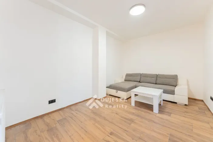 Pronájem bytu 2+kk, Ivančice, Žerotínovo náměstí, 55 m2