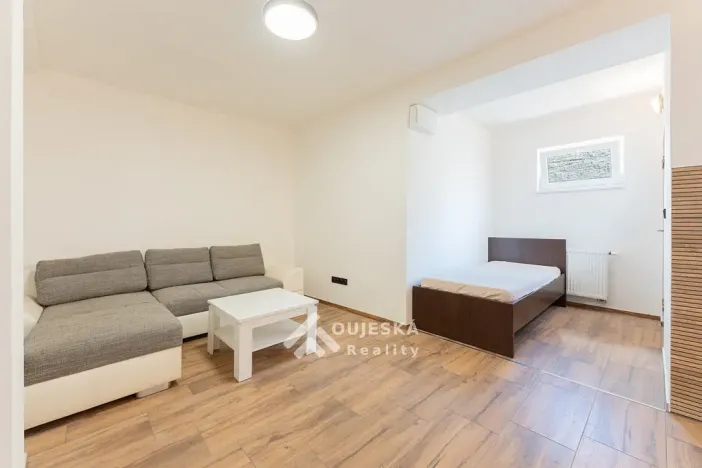 Pronájem bytu 2+kk, Ivančice, Žerotínovo náměstí, 55 m2