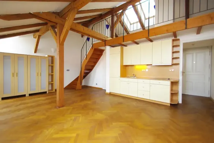 Pronájem atypického bytu, Praha - Karlín, Za Poříčskou bránou, 61 m2