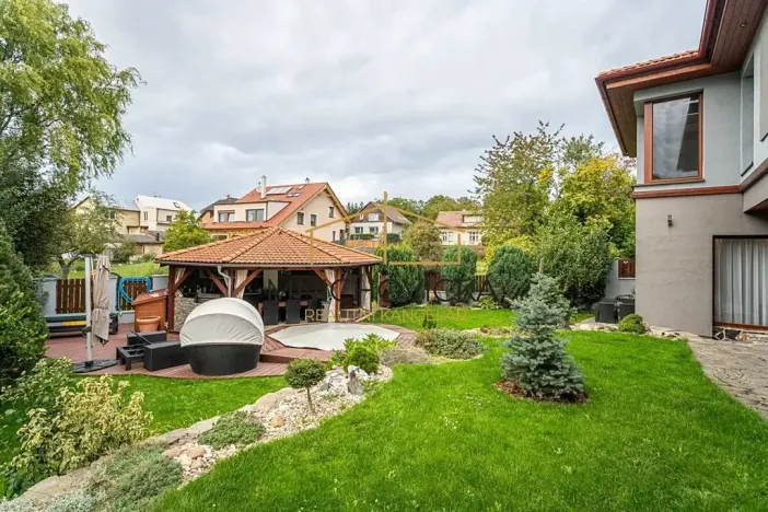 Prodej rodinného domu, Praha - Kolovraty, V Tehovičkách, 521 m2