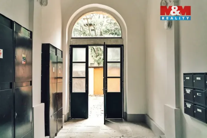 Pronájem bytu 1+1, Praha - Smíchov, Na Celné, 35 m2