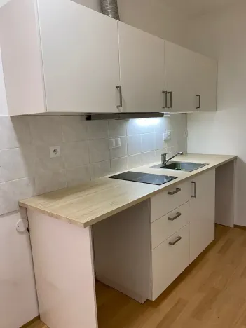 Pronájem bytu 1+kk, Liběchov, nám. V. Levého, 28 m2
