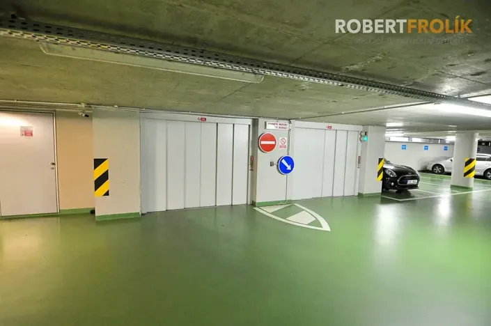 Pronájem garážového stání, Praha - Bubeneč, Jilemnického, 12 m2