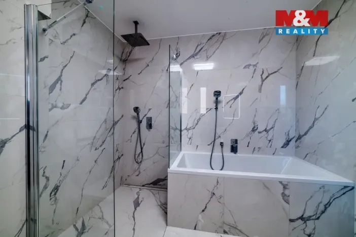 Pronájem bytu 4+1, Cheb, Májová, 121 m2