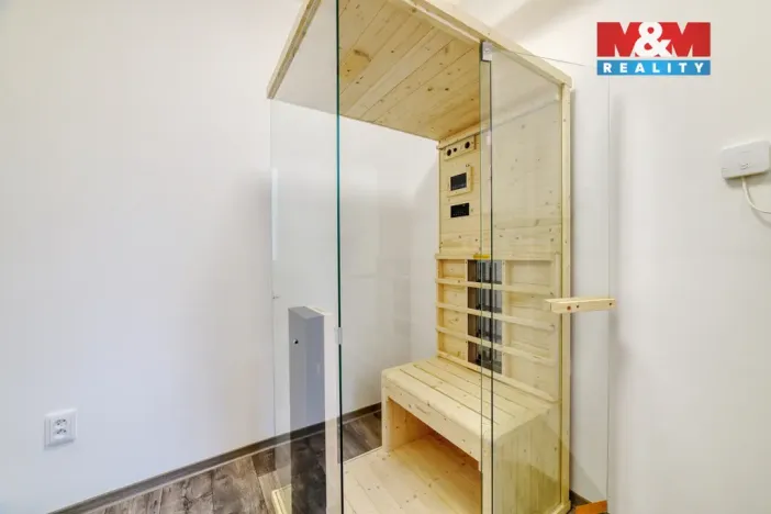 Pronájem bytu 4+1, Cheb, Májová, 121 m2