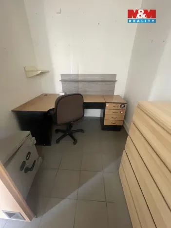 Pronájem obchodního prostoru, Chlumec nad Cidlinou - Chlumec nad Cidlinou I, Klicperovo náměstí, 107 m2