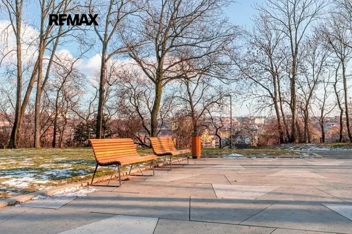 Pronájem obchodního prostoru, Praha - Žižkov, Husitská, 120 m2