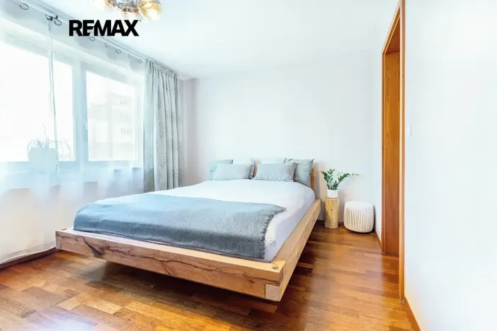 Pronájem bytu 3+kk, Praha - Žižkov, Ke kapslovně, 107 m2