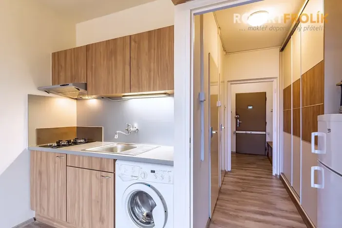 Pronájem bytu 1+kk, Praha - Záběhlice, Jabloňová, 28 m2