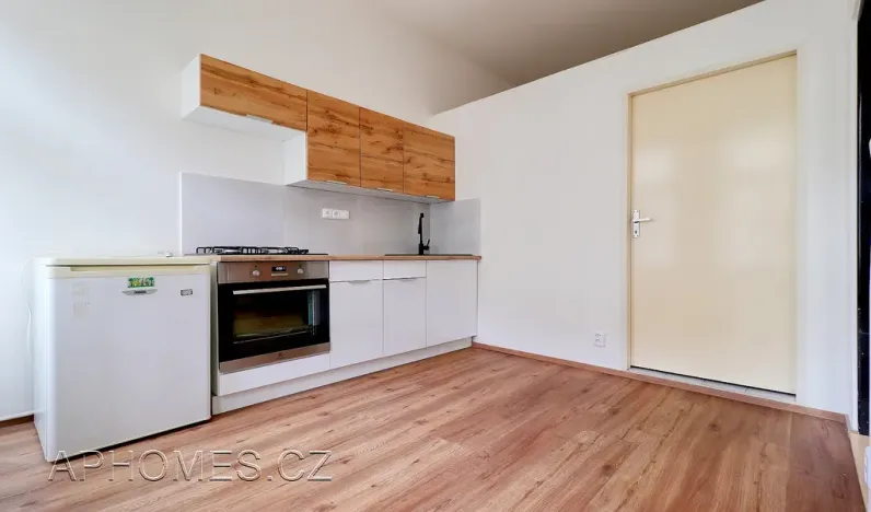 Pronájem bytu 1+kk, Praha - Nové Město, Na Moráni, 35 m2