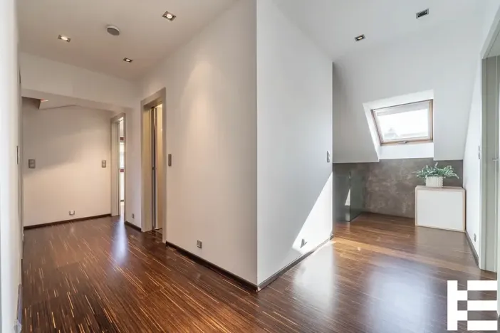 Prodej rodinného domu, Zeleneč, 227 m2