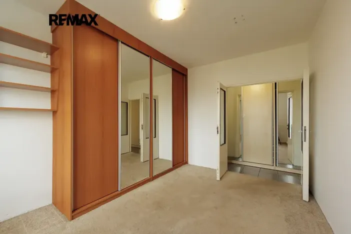 Prodej bytu 3+1, Praha - Letňany, Místecká, 68 m2