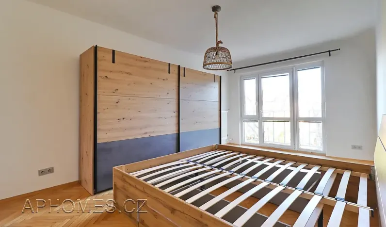 Pronájem bytu 2+1, Praha - Žižkov, Biskupcova, 81 m2